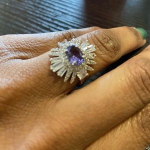 BEAUTIFUL RING: Tanzanite stone Size 6